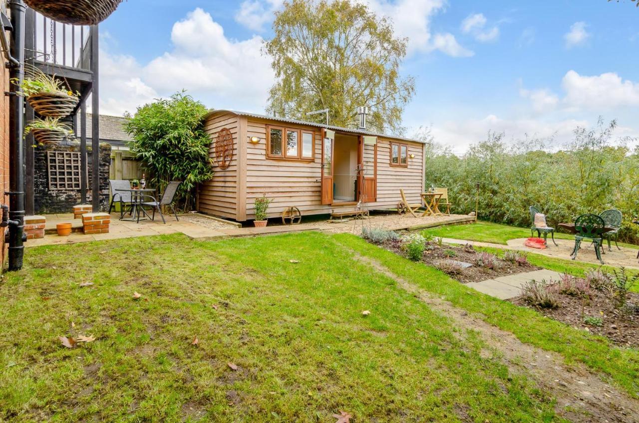 Hayloft And Shepherds Hut In Norfolk Broads With Fire Pit And Bbq From Ginger And Gold Ranworth Eksteriør bilde